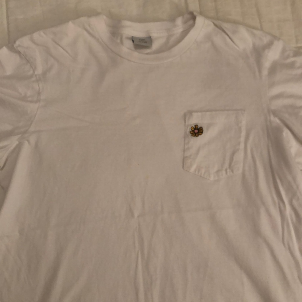Men’s white pocketed T-shirt